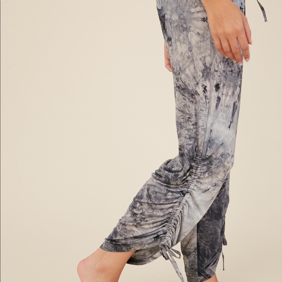 NWT Tie Dye Bralette and Sweatpants - Picture 6 of 7